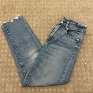 American Eagle Light Wash Hi-Rise Mom Jeans